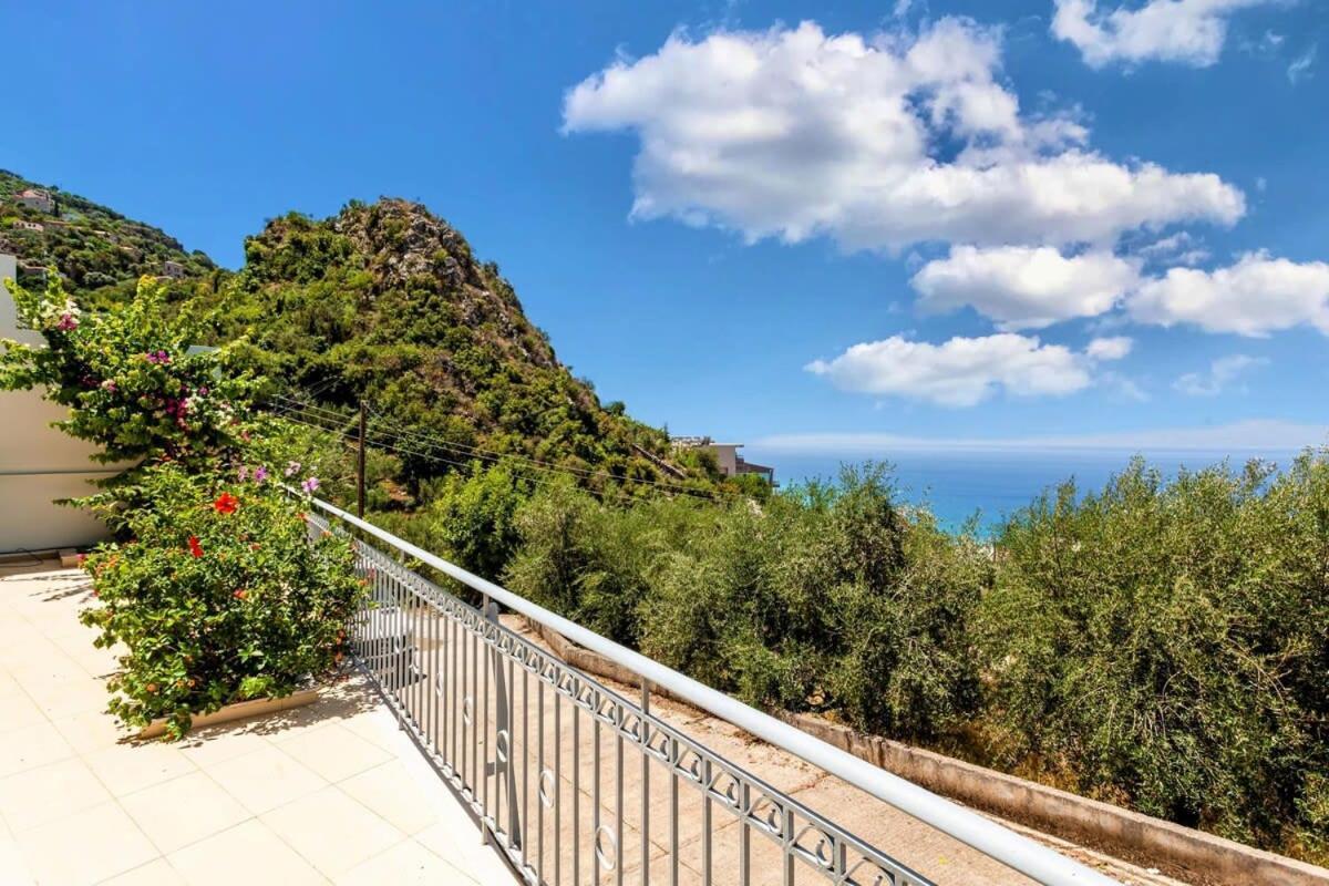 הוילה קלמאטה Aigli Fully Equipped Getaway - Seaview Lux Retreat מראה חיצוני תמונה